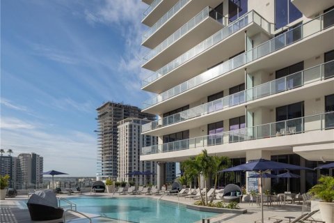 Condo in Saint Petersburg, Florida, 3 bedrooms № 2098696 - photo 9