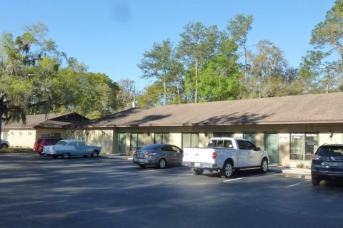 Propiedad comercial en alquiler en Gainesville, Florida, 104.05 m2 № 1113843 - foto 1