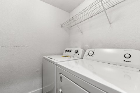 Townhouse in Homestead, Florida 4 bedrooms, 172.05 sq.m. № 1887945 - photo 11