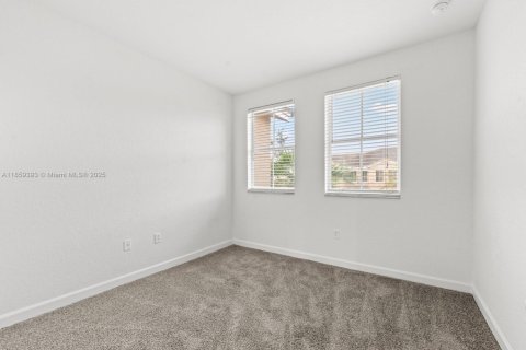 Townhouse in Homestead, Florida 4 bedrooms, 172.05 sq.m. № 1887945 - photo 24