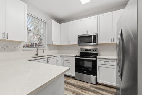 Townhouse in Homestead, Florida 4 bedrooms, 172.05 sq.m. № 1887945 - photo 16