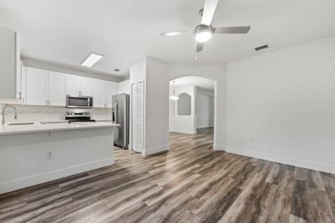 Townhouse in Homestead, Florida 4 bedrooms, 172.05 sq.m. № 1887945 - photo 14