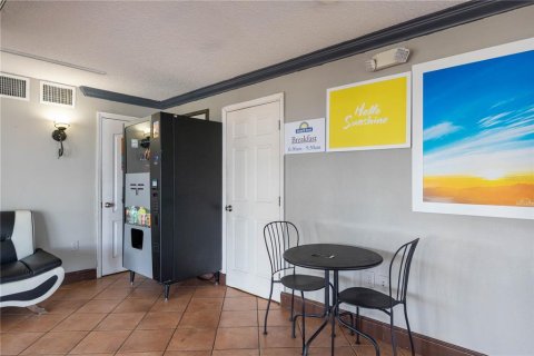 Hôtel, hôtellerie à vendre à Kissimmee, Floride: 1738.76 m2 № 2413561 - photo 16