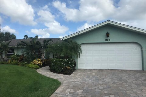 House in Bradenton, Florida 3 bedrooms, 142.51 sq.m. № 231537 - photo 1