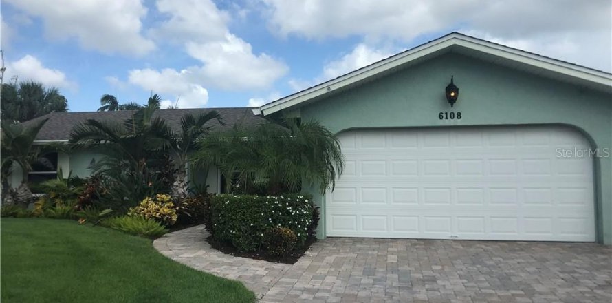 House in Bradenton, Florida 3 bedrooms, 142.51 sq.m. № 231537