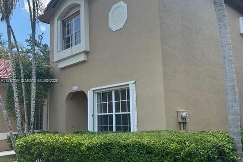 Townhouse in Weston, Florida 2 bedrooms, 156.17 sq.m. № 1753080 - photo 2