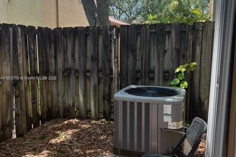 Townhouse in Weston, Florida 2 bedrooms, 156.17 sq.m. № 1753080 - photo 10