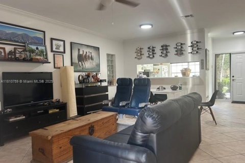 Townhouse in Weston, Florida 2 bedrooms, 156.17 sq.m. № 1753080 - photo 6