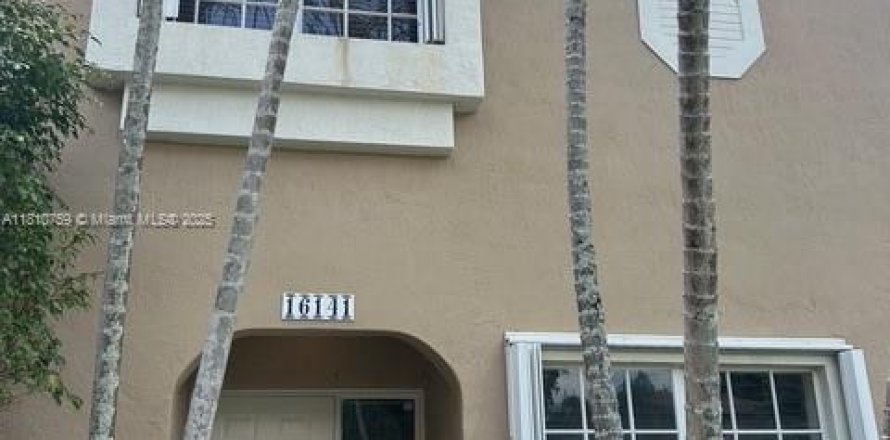 Townhouse in Weston, Florida 2 bedrooms, 156.17 sq.m. № 1753080