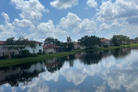 Townhouse in Weston, Florida 2 bedrooms, 156.17 sq.m. № 1753080 - photo 19