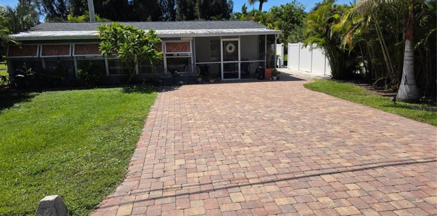 Villa ou maison à Punta Gorda, Floride 2 chambres, 93.65 m2 № 2405716