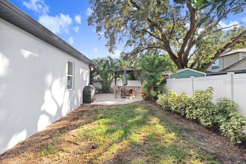 Villa ou maison à vendre à Tampa, Floride: 4 chambres, 199.93 m2 № 2420518 - photo 29