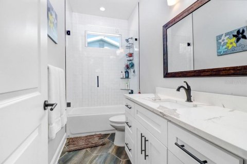 Villa ou maison à vendre à Tampa, Floride: 4 chambres, 199.93 m2 № 2420518 - photo 5