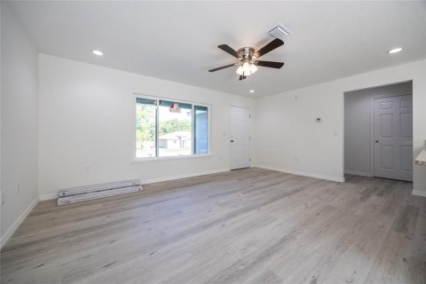 House in Ocklawaha, Florida 3 bedrooms, 115.2 sq.m. № 1832790 - photo 6
