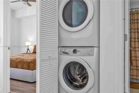 Apartamento en alquiler en Miami, Florida, 1 dormitorio, 65.22 m2 № 2004140 - foto 5