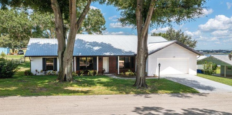 House in Sebring, Florida 3 bedrooms, 203.08 sq.m. № 2322275