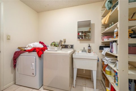 House in Sebring, Florida 3 bedrooms, 203.08 sq.m. № 2322275 - photo 12