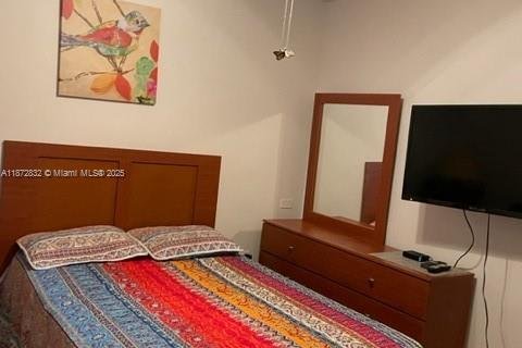 Снять в аренду коммерческую недвижимость в Майами, Флорида 1 спальня, 159.7м2, № 1979881 - фото 3