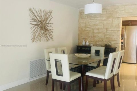 Casa en venta en Pembroke Pines, Florida, 3 dormitorios, 182.09 m2 № 1806139 - foto 7