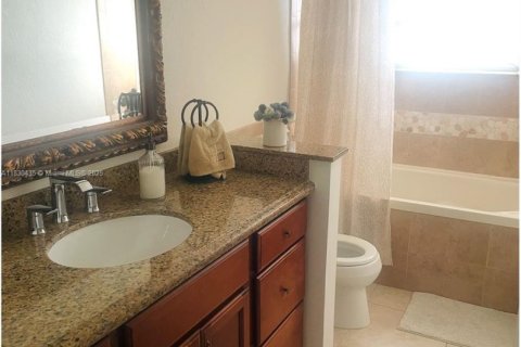 Casa en venta en Pembroke Pines, Florida, 3 dormitorios, 182.09 m2 № 1806139 - foto 2