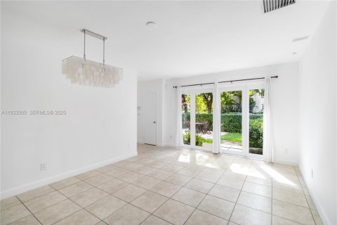Casa en alquiler en Coral Gables, Florida, 4 dormitorios, 173.73 m2 № 1992064 - foto 23