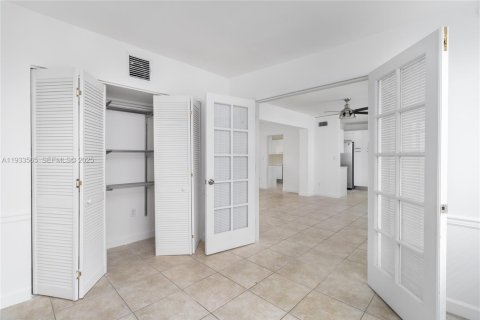 Casa en alquiler en Coral Gables, Florida, 4 dormitorios, 173.73 m2 № 1992064 - foto 17