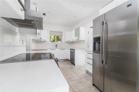 Casa en alquiler en Coral Gables, Florida, 4 dormitorios, 173.73 m2 № 1992064 - foto 18