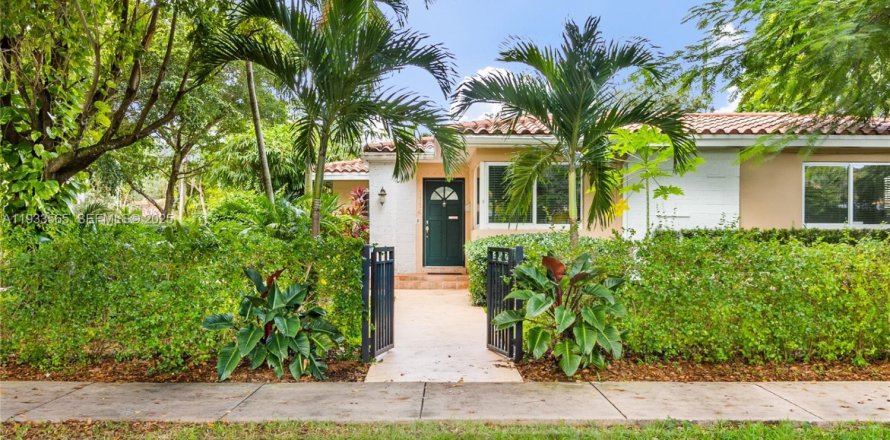 Casa en Coral Gables, Florida 4 dormitorios, 173.73 m2 № 1992064