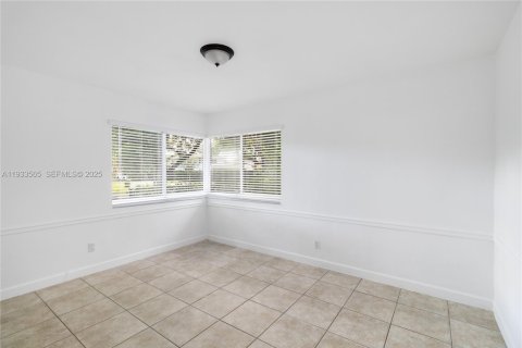 Casa en alquiler en Coral Gables, Florida, 4 dormitorios, 173.73 m2 № 1992064 - foto 7