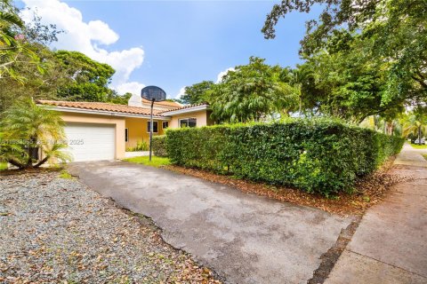 Casa en alquiler en Coral Gables, Florida, 4 dormitorios, 173.73 m2 № 1992064 - foto 6