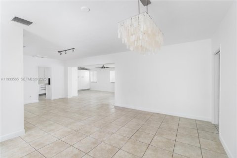 Casa en alquiler en Coral Gables, Florida, 4 dormitorios, 173.73 m2 № 1992064 - foto 22