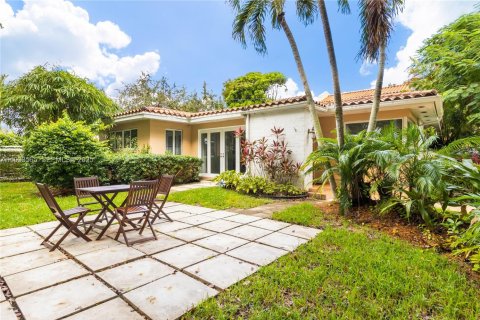 Casa en alquiler en Coral Gables, Florida, 4 dormitorios, 173.73 m2 № 1992064 - foto 4