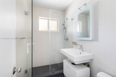 Casa en alquiler en Coral Gables, Florida, 4 dormitorios, 173.73 m2 № 1992064 - foto 15