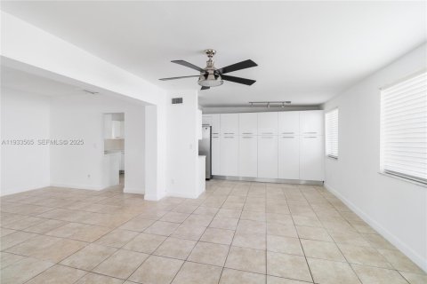 Casa en alquiler en Coral Gables, Florida, 4 dormitorios, 173.73 m2 № 1992064 - foto 20