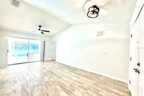 Villa ou maison à louer à Port Charlotte, Floride: 4 chambres, 176.79 m2 № 2389189 - photo 4