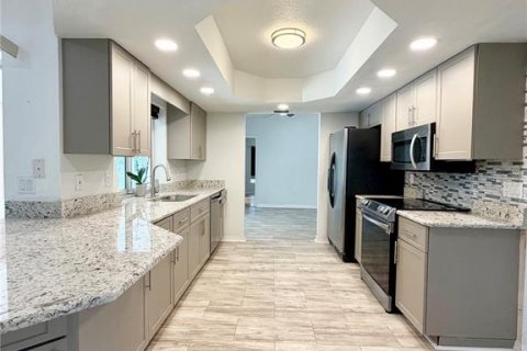 Villa ou maison à louer à Port Charlotte, Floride: 4 chambres, 176.79 m2 № 2389189 - photo 9