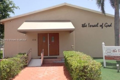 Propiedad comercial en venta en Hallandale Beach, Florida № 1888262 - foto 1