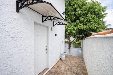 Casa en venta en Miami, Florida, 6 dormitorios, 318.75 m2 № 1999871 - foto 25