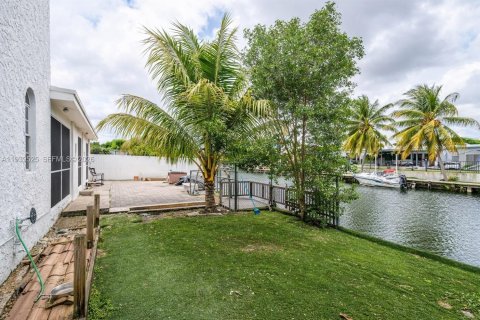 Casa en venta en Miami, Florida, 6 dormitorios, 318.75 m2 № 1999871 - foto 24