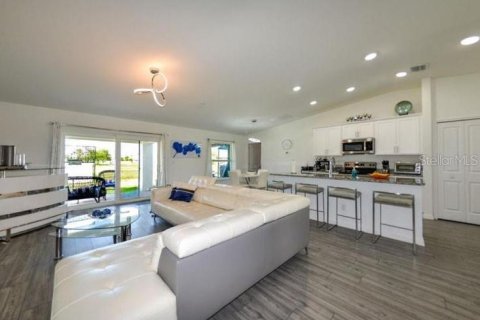 Casa en venta en Cape Coral, Florida, 4 dormitorios, 151.9 m2 № 1911655 - foto 18