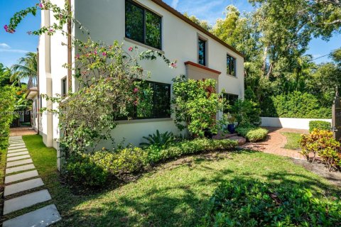 Casa en alquiler en Miami Beach, Florida, 3 dormitorios, 304.63 m2 № 1947938 - foto 23