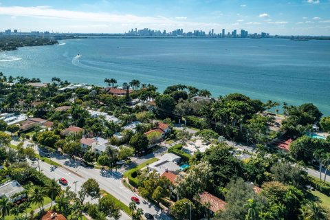 Casa en alquiler en Miami Beach, Florida, 3 dormitorios, 304.63 m2 № 1947938 - foto 28