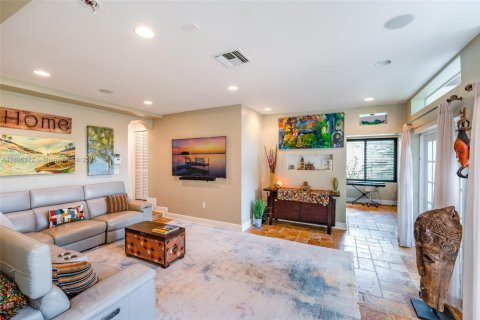 Casa en alquiler en Miami Beach, Florida, 3 dormitorios, 304.63 m2 № 1947938 - foto 9