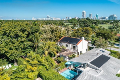 Casa en alquiler en Miami Beach, Florida, 3 dormitorios, 304.63 m2 № 1947938 - foto 25