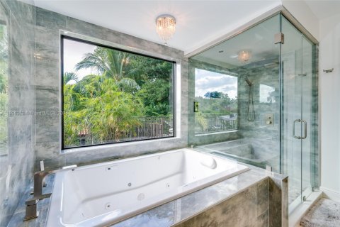 Casa en alquiler en Miami Beach, Florida, 3 dormitorios, 304.63 m2 № 1947938 - foto 16