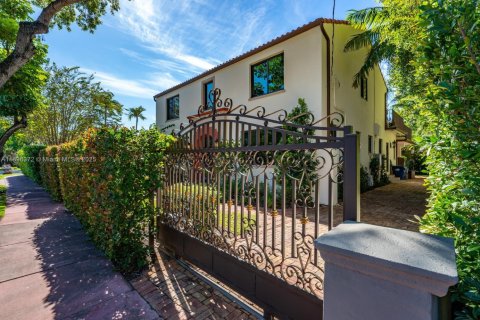 Casa en alquiler en Miami Beach, Florida, 3 dormitorios, 304.63 m2 № 1947938 - foto 24