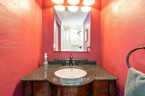 Casa en alquiler en Miami Beach, Florida, 3 dormitorios, 304.63 m2 № 1947938 - foto 13