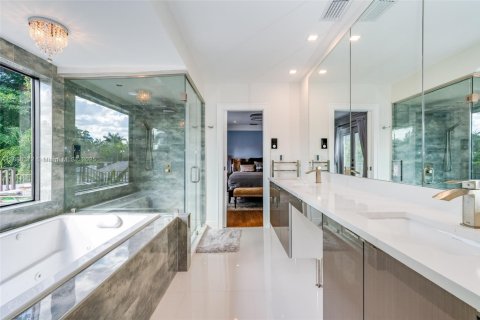 Casa en alquiler en Miami Beach, Florida, 3 dormitorios, 304.63 m2 № 1947938 - foto 17