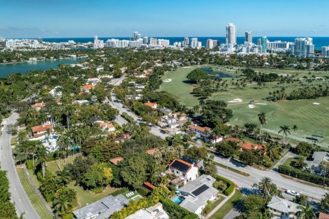 Casa en alquiler en Miami Beach, Florida, 3 dormitorios, 304.63 m2 № 1947938 - foto 30