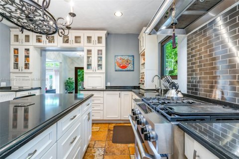 Casa en alquiler en Miami Beach, Florida, 3 dormitorios, 304.63 m2 № 1947938 - foto 3